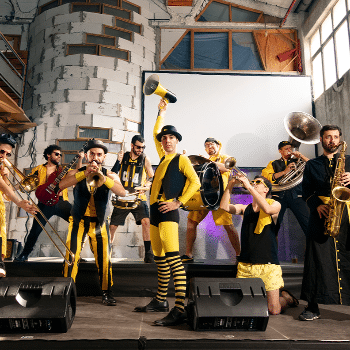 El Carrer és nostre amb la Always Drinking Band