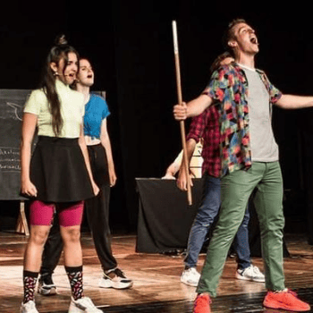 UNA ALTRA ESTRENA: UN MUSICAL FET A MIDA