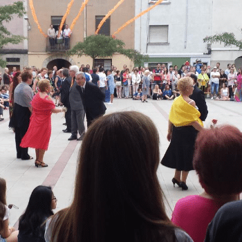 FESTES DEL CARRER DE CAPELLADES - BARRI DE LES PLACES - TREURE BALL
