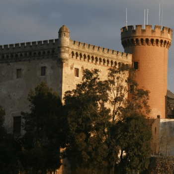 Itinerari per les masies i torres de defensa de Castelldefels amb entrada complerta al Castell.