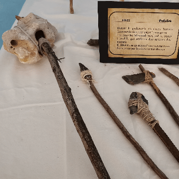 TALLER  D'EINES PREHISTÒRIQUES A L'ABRIC ROMANÍ - FESTA MAJOR CAPELLADES 2022