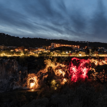 PASSEJADA PER LA CINGLERA IL·LUMINADA