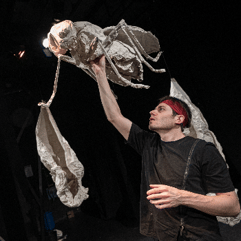 [Festival elPetit] ¡Ca-razy! Intents de caos, vols i màquines