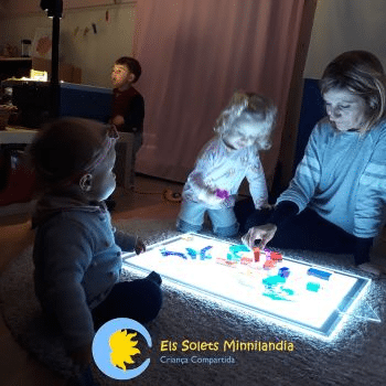 Tarda de joc en família especial Laboratori de Llum