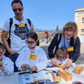 Activitat en família: Obre els ulls a la llum!