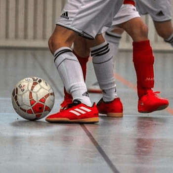A la nit, una altra moguda_ Futbol al pavelló Can vinader