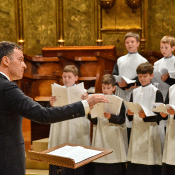 L'ESCOLANIA DE MONTSERRAT CANTA