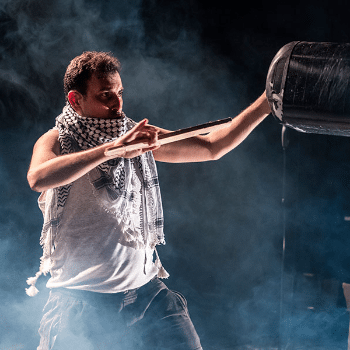 Espectacle "And Here I Am"