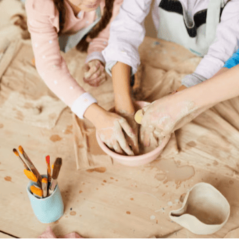 Forma i deforma amb el fang : Taller de ceràmica