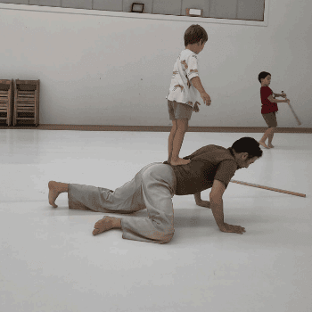 Taller Cossos en equilibri amb Magí Serra (Taller per famílies)