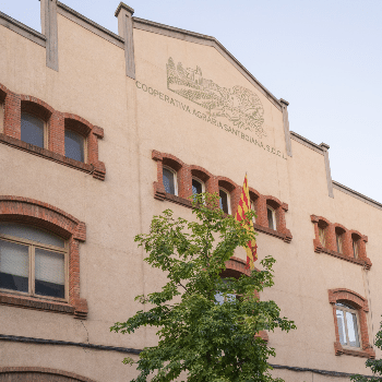 Itinerari Més enllà de Gaudí. Modernisme fabril a Sant Boi, a càrrec de Joanjo Esteban i Vanessa Martín