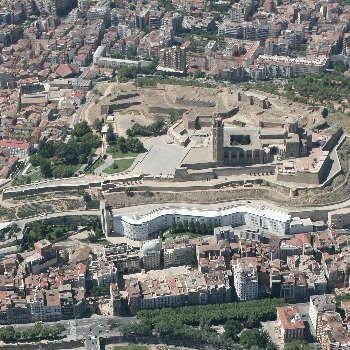 Entre Muralles: Ruta Arqueològica pel turó de la Seu Vella