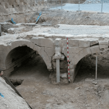Entre Muralles: Ruta Arqueològica pel turó de la Seu Vella