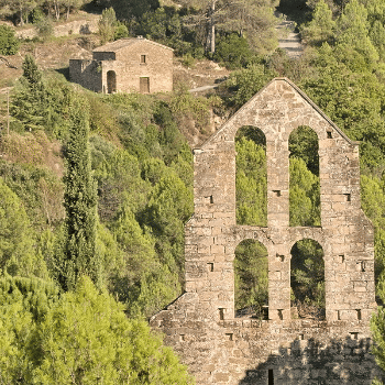 Capvespre de primavera a Sant Pere de Vallhonesta