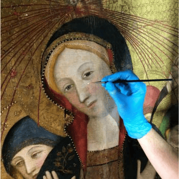 A un pam: visita a la restauració del retaule del Sant Esperit