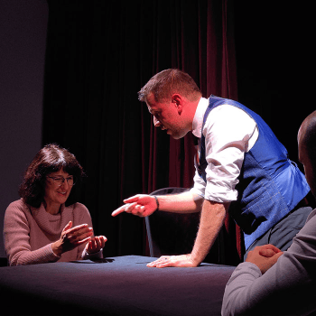 Màgia de prop: Màgia en escena - Vila Màgica 2026