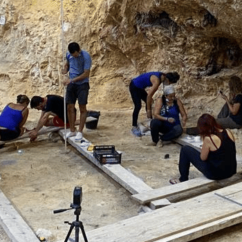 JEP 2020 - Visita guiada 12.45h  al jaciment de l'Abric Romaní - NEAN Parc Prehistòric de Capellades