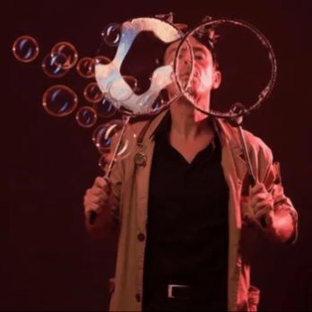 DUMENGES AL TEATRE: EL PROFESSOR BROMERA  de la Cia. Melabuffa
