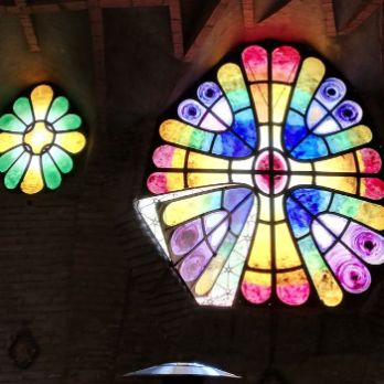 Antoni Gaudí: Llum i Color, a càrrec de Vero González