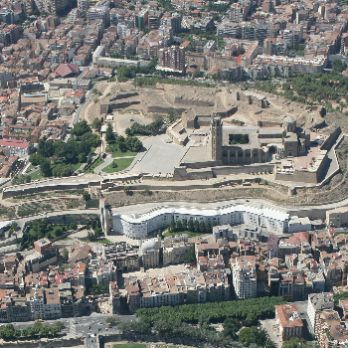 Entre Muralles: Ruta Arqueològica pel turó de la Seu Vella